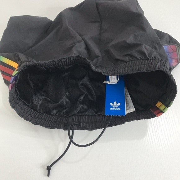 NWT Adidas Women’s Adicolor 3D Trefoil Short Size Medium - Picture 9 of 11